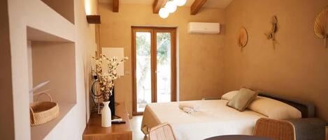 Exclusive Villa, Garden View | Frette Italian sheets, premium bedding, pillow-top beds, minibar