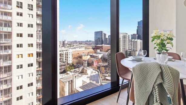 Dining - Luxury CBD Stay, Pool, Spa & City Views (Melbourne)