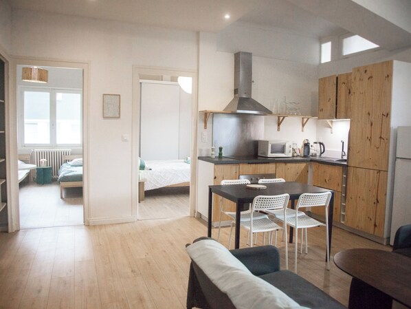 Dining - Newly renovated apartment close to shops (Saint-Nazaire)