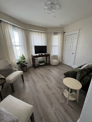 Smart TV - Cozy 2DR Apartment — Near Downtown Schenectady & Union College (Schenectady)