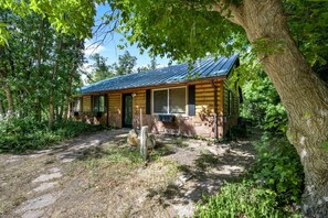 Exterior - Wonderful Cabin with Fireplace, Fire Pit and Barbecue in Glendale, Utah (Glendale)