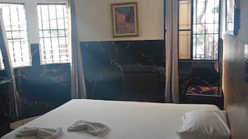 Laptop workspace, WiFi (free)