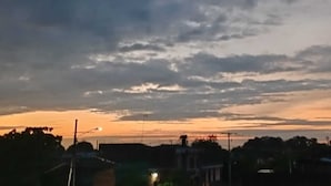 A sunset with clouds over a residential area. - Hotel California Santa Ana (Santa Ana)
