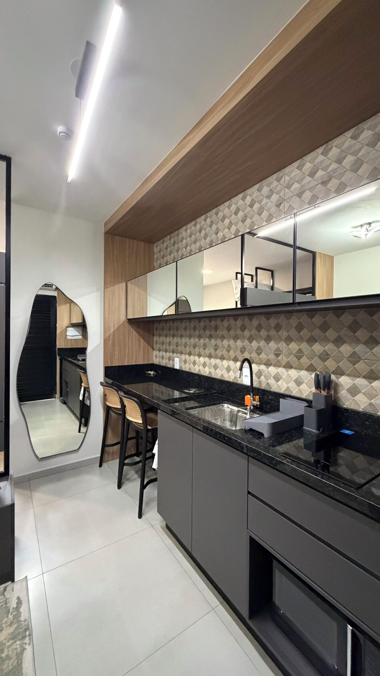 Estúdio superior, ar-condicionado | Cozinha privada | Micro-ondas, fogão, cooktop, talheres/pratos/utensílios de cozinha