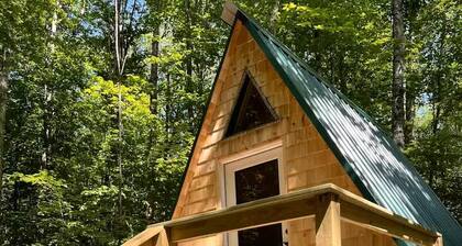 Scenic Off-Grid A-Frame with Private Fire Pit near White Mountain National Forest, Stoneham, Maine