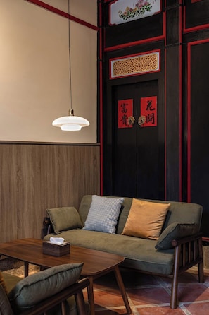 Interior - Beyond the Hill (Jinsha)