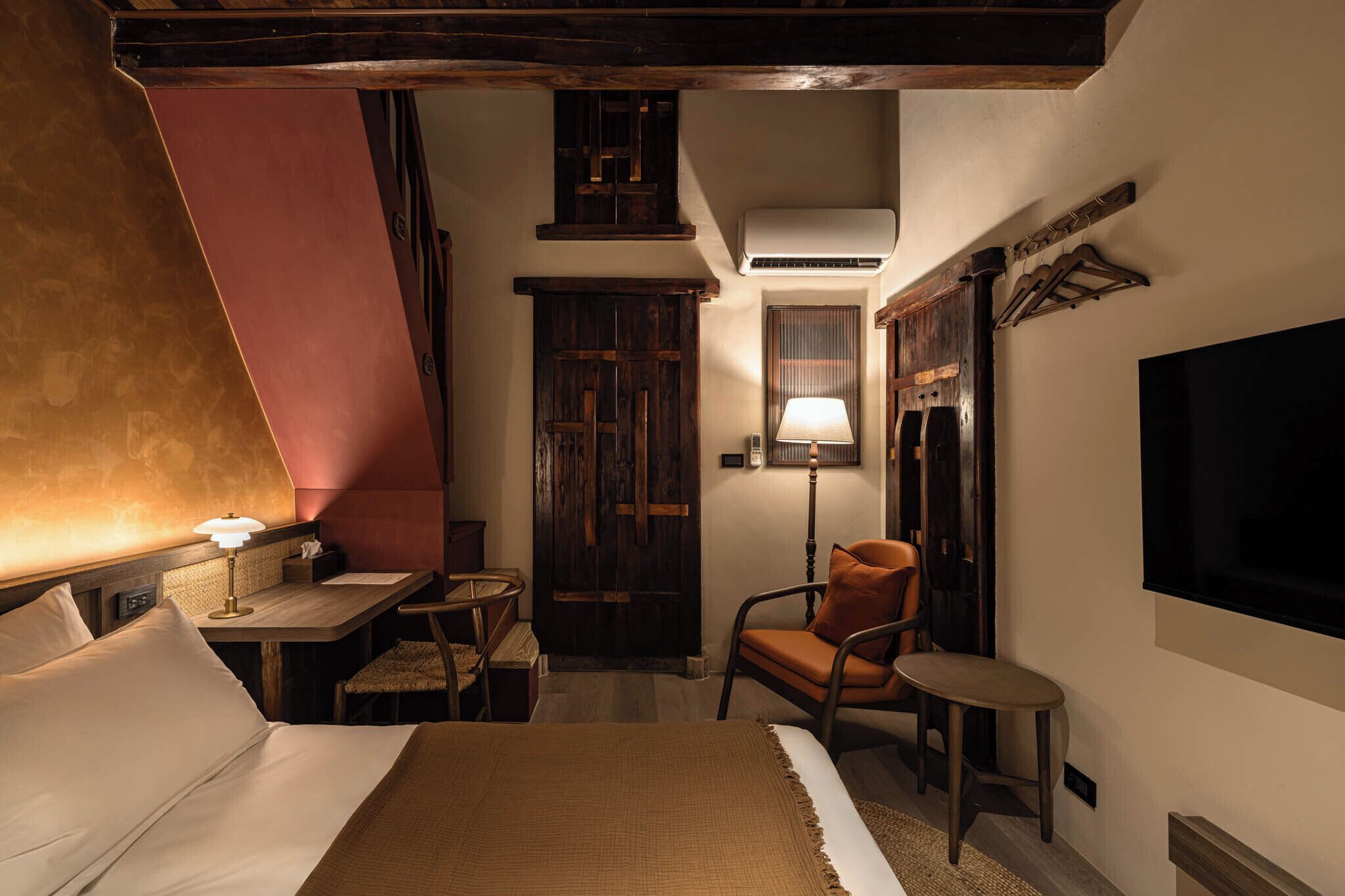Deluxe Quadruple Room | Desk, laptop workspace, free WiFi