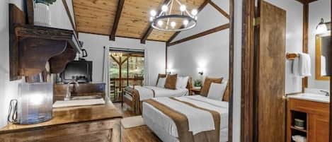 Deluxe Suite, 2 Queen Beds, Balcony, Mountain View