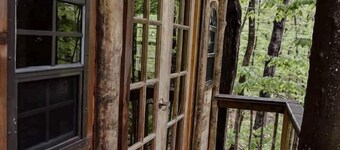 Adventure-Filled Off-Grid Treehouse near White Mountain National Forest, Stoneham, Maine