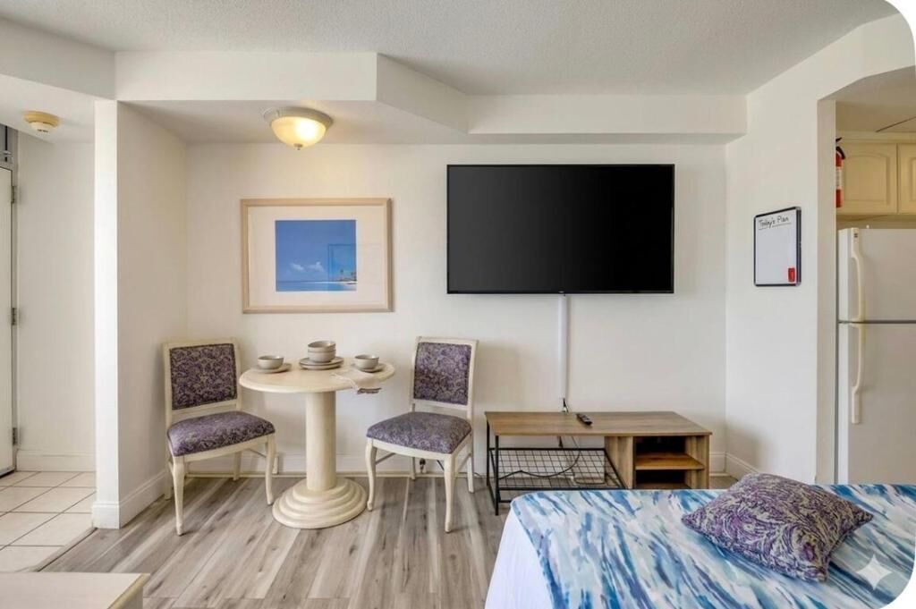 Iron/ironing board, WiFi (free)