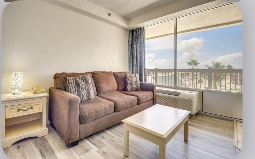 Appartement, balcon, vue ville | Coin séjour