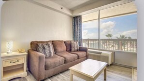 Appartement, balcon, vue ville | Coin séjour
