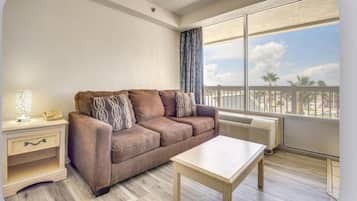 Appartement, balcon, vue ville | Coin séjour
