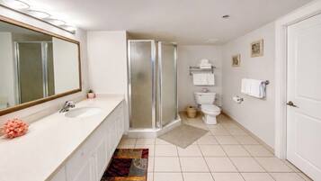 Luxury Condo, Balcony, Ocean View | Bathroom