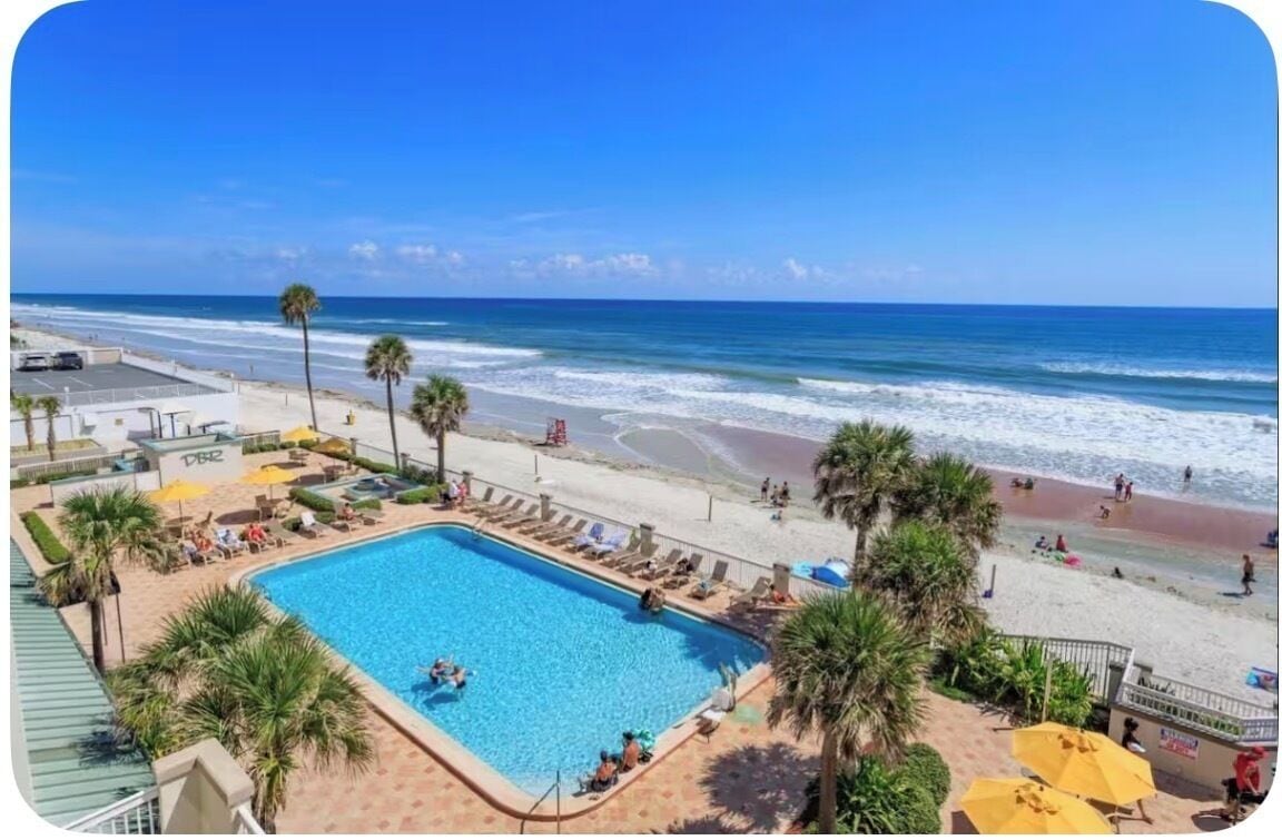 Appartement, balcon, vue sur la ville | Piscine | Piscine intérieure, 2 piscines extérieures
