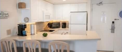 Luxury Condo, Balcony, Ocean View | Private kitchen