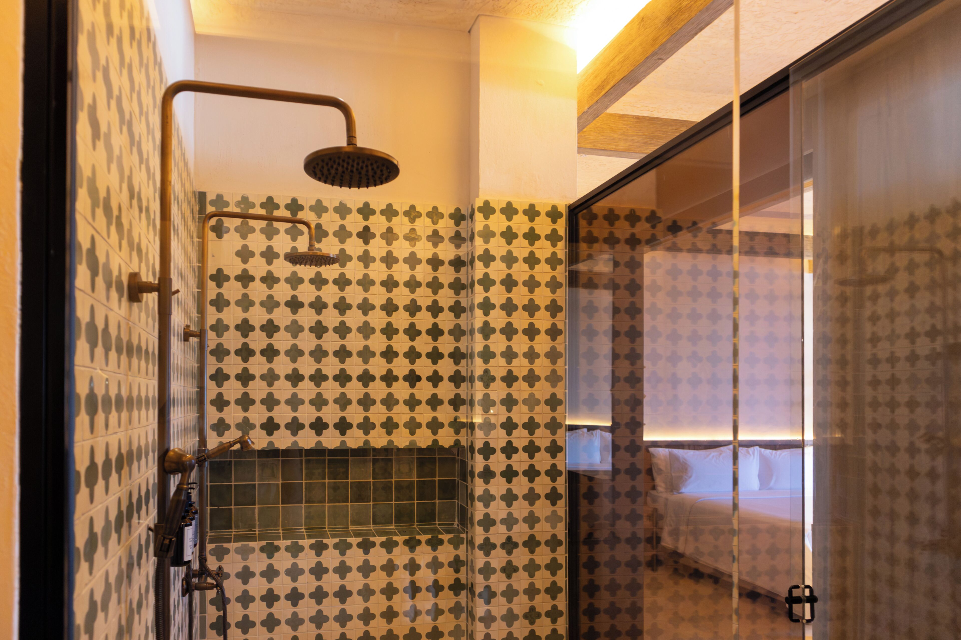 Balconario Presidential Suite | Baño | Regadera, regadera tipo lluvia, amenidades de baño gratuitas 