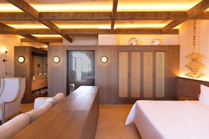 Luxury-Suite | Daunenbettdecken, Zimmersafe, Schreibtisch