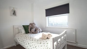 3 bedrooms, iron/ironing board, free WiFi, bed sheets