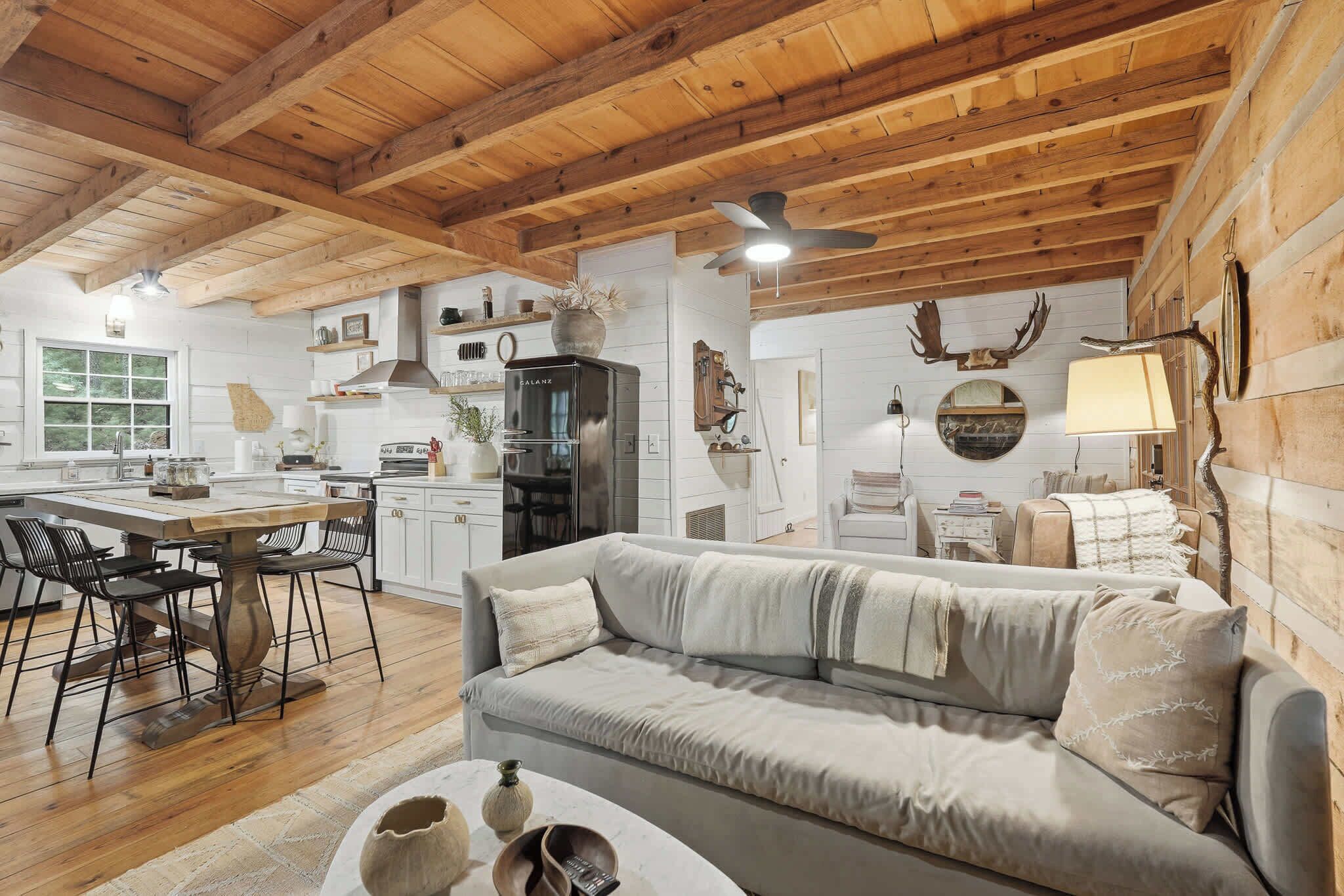 Cabin, Multiple Beds, Mountain View (Peace of Aska) | Living area