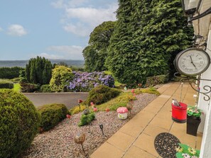 Cottage | Interior - Mourne Mountains View (Belfast)