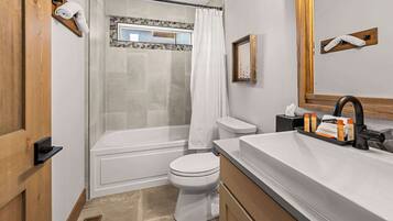 Cabin, Multiple Beds, Mountain View (Wilderness Club Park) | Bathroom | Towels