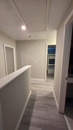 Interior - 3-bedroom townhome in terrific Nashville with AC and comfort for family's w kids (Nashville)