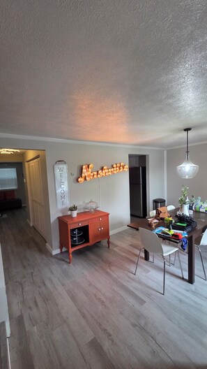 Interior - 3-bedroom townhome in terrific Nashville with AC and comfort for family's w kids (Nashville)