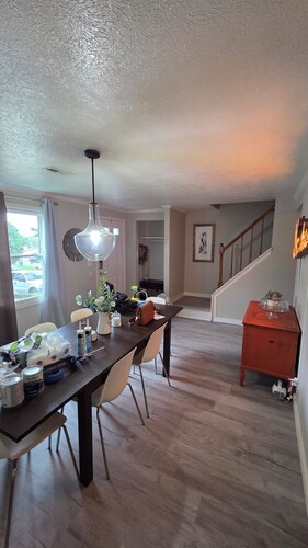 3-bedroom townhome in terrific Nashville with AC and comfort for family's w kids