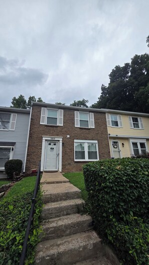 Exterior - 3-bedroom townhome in terrific Nashville with AC and comfort for family's w kids (Nashville)