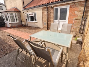 Outdoor dining - Number 3 Old Boston Road (Lincoln)