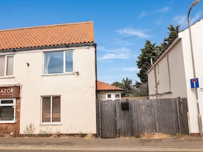 Exterior - Number 3 Old Boston Road (Lincoln)
