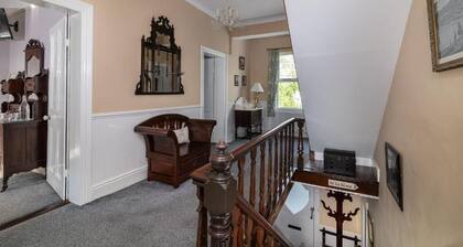 Riverdale House B&B