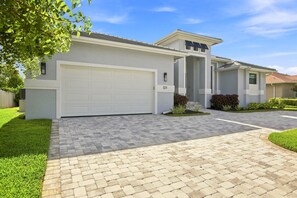 Exterior - Gorgeous 3 Bedroom Marco Island Home with Private Pool and Outdoor Kitchen (Marco Island)