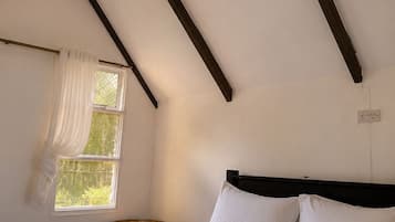 Deluxe Cabin, Balcony, Garden View | Desk, WiFi (free)