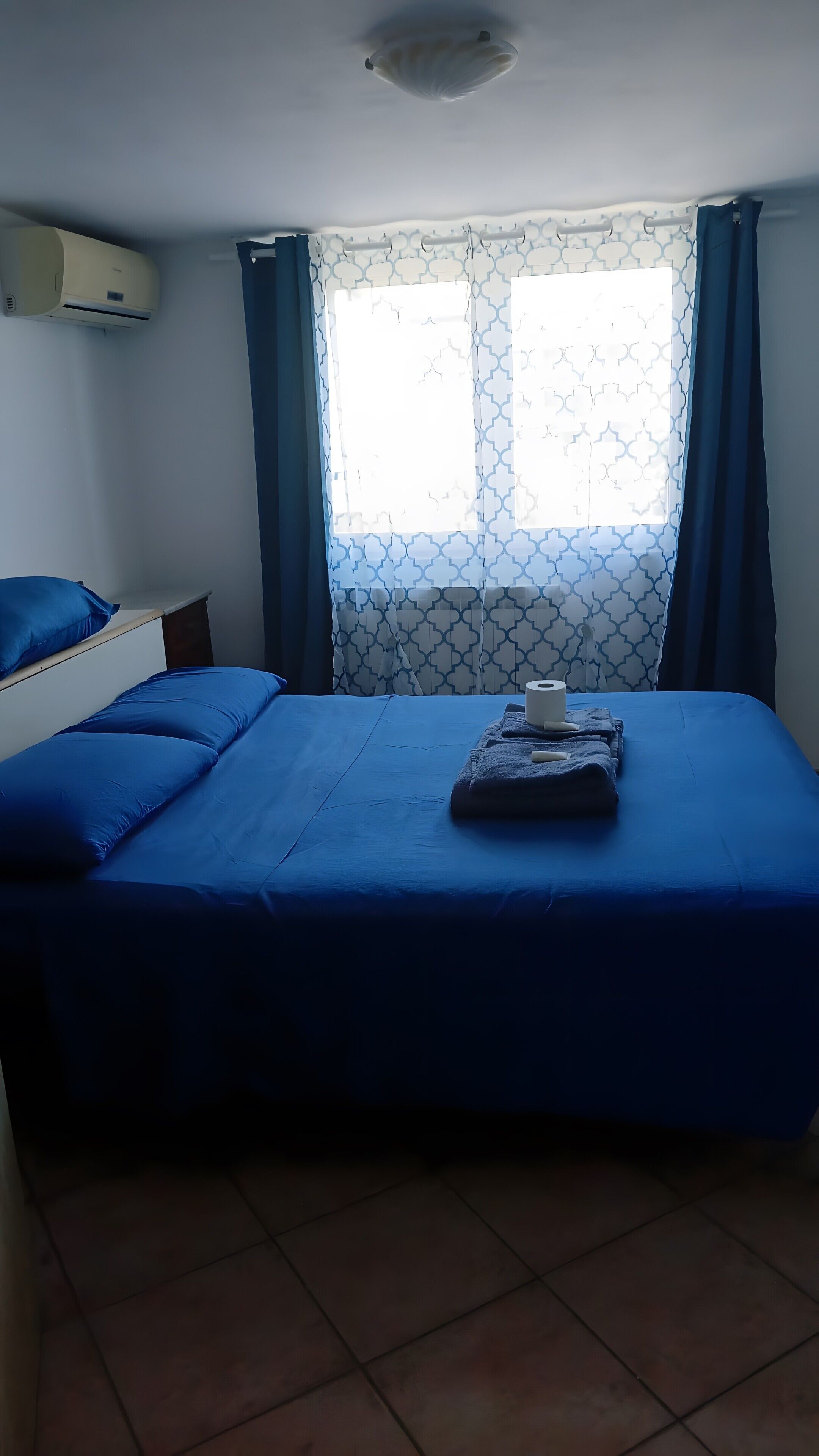 2 Schlafzimmer, Bügeleisen/Bügelbrett