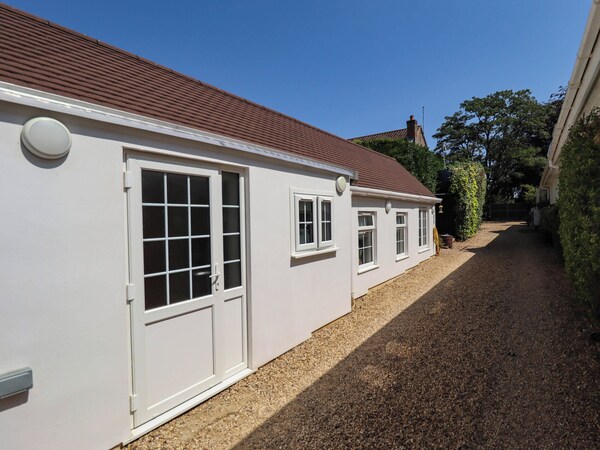 Bee Hive Hut - Cambridgeshire