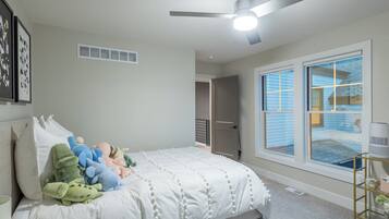 6 bedrooms, iron/ironing board, WiFi, bed sheets