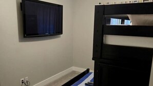 Unclassified image, 3 of 39, button - Spacious Lakefront Retreat House with 1100sqft Sports Bar Patio & Hot Tub Near Little Elm Beach, Little Elm, Texas (Little Elm)