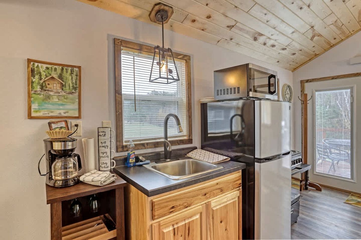 Coffee/tea maker, microwave, oven, stovetop