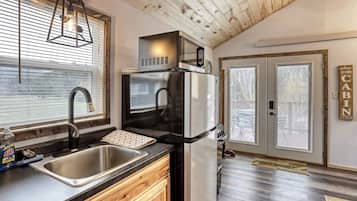 Coffee/tea maker, microwave, oven, stovetop