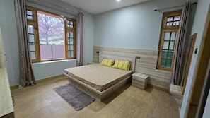Deluxe Double Room, City View | Wi-fi percuma 
