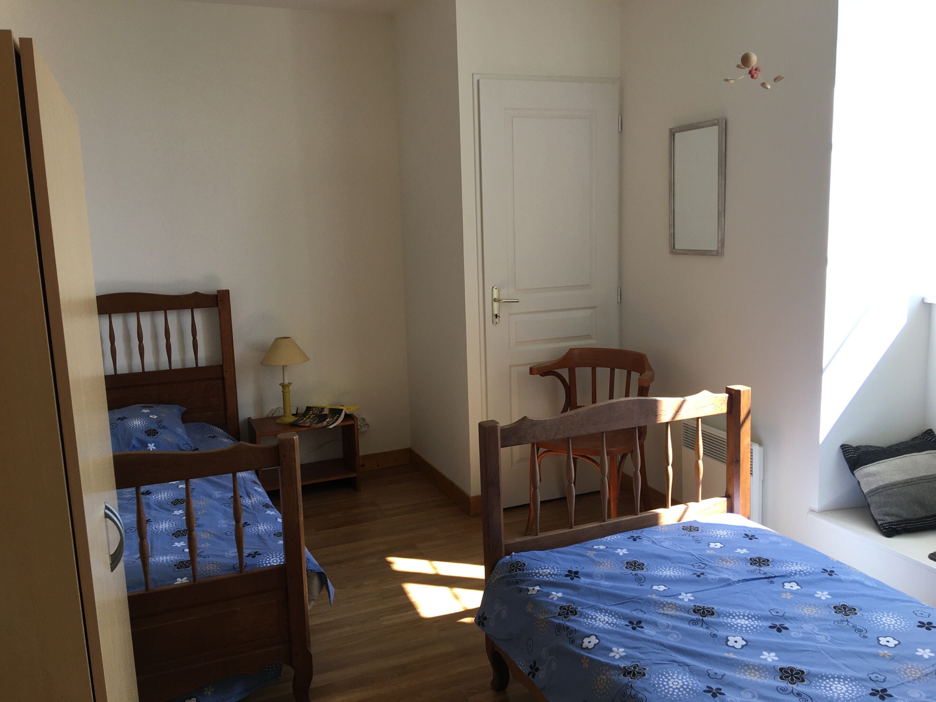 3 chambres, fer et planche à repasser, Wi-Fi, draps fournis