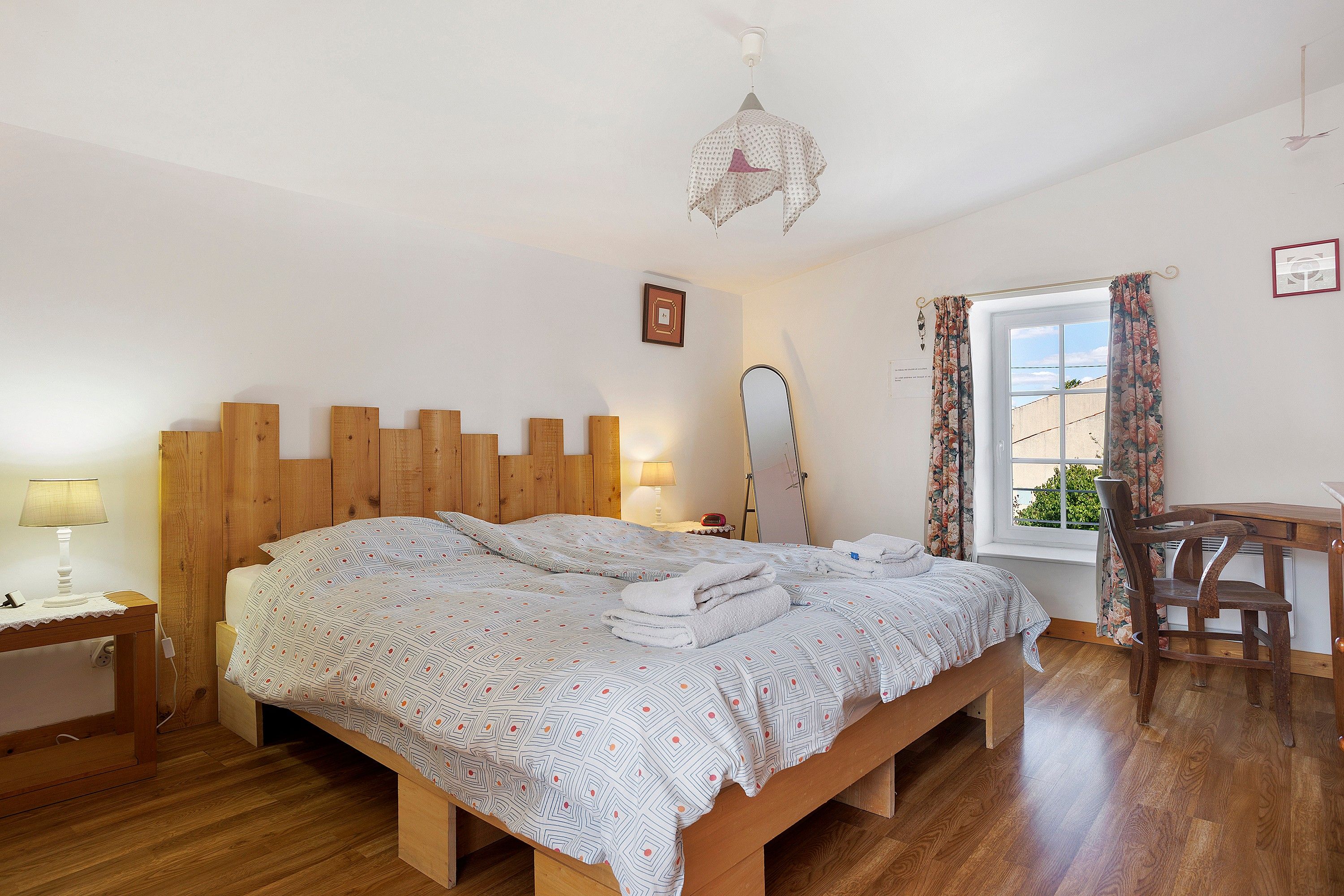 3 slaapkamers, een strijkplank/strijkijzer, wifi, beddengoed