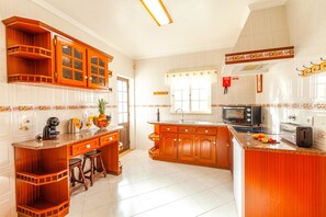 Private kitchen - Elegant villa with pool in Galé (Albufeira)
