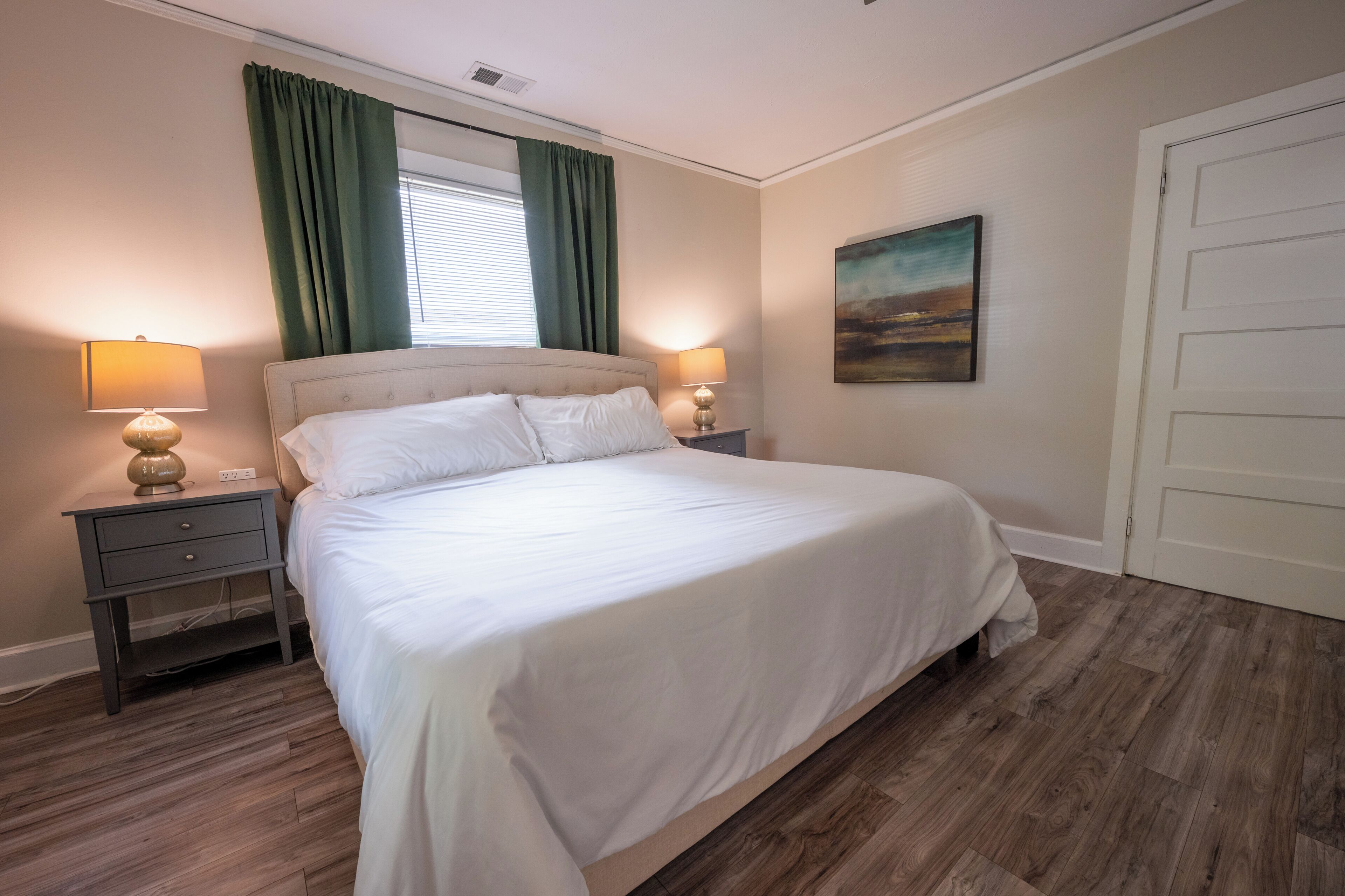 2 bedrooms, internet, bed sheets