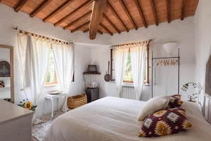 Standard Double Room, Garden View - AGRITURISMO QUARANTALLINA (Toscana)