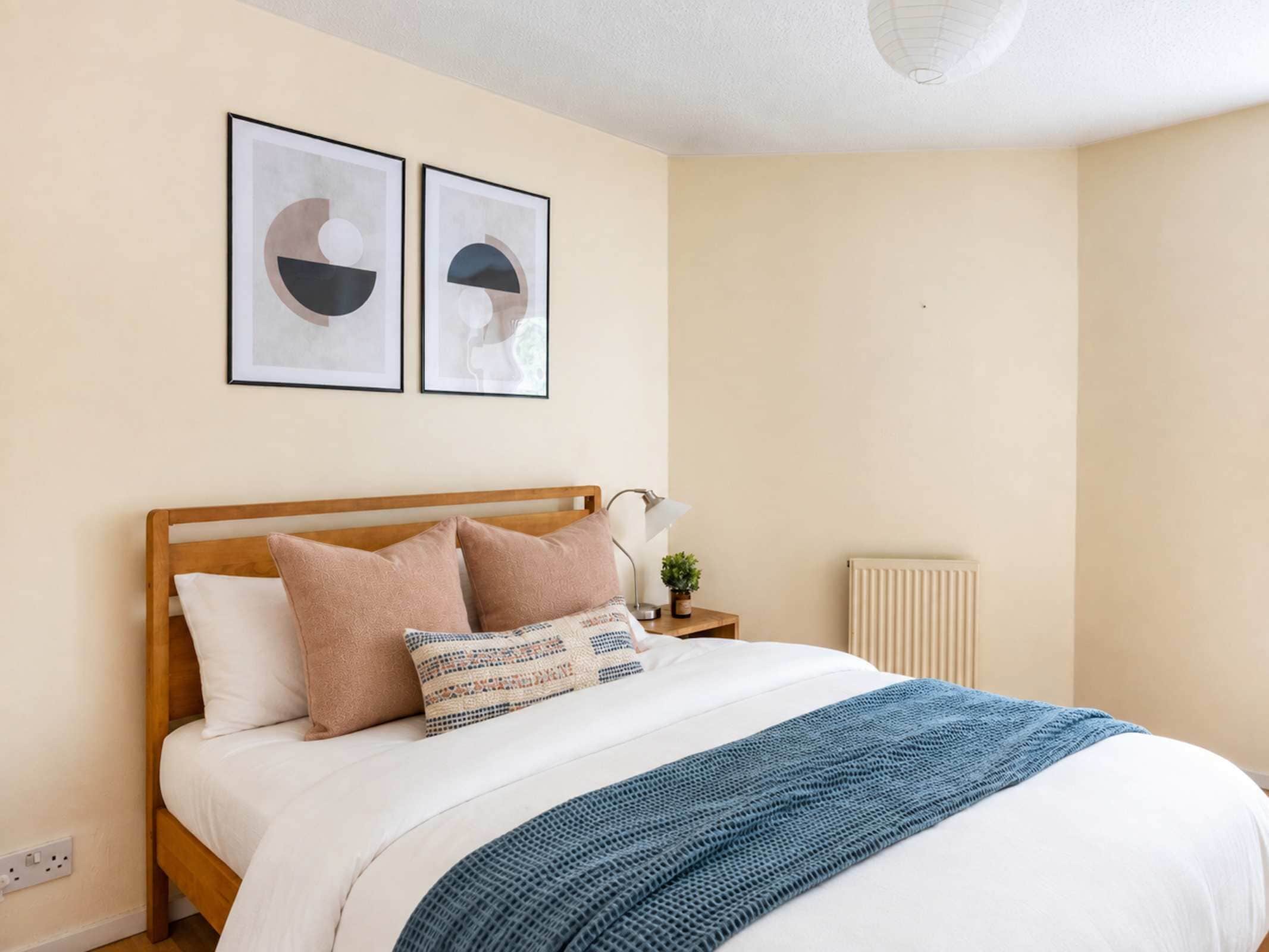 2 bedrooms, iron/ironing board, travel crib, WiFi (free)