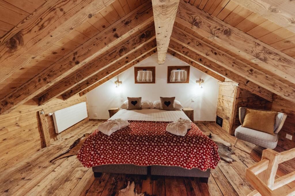 Deluxe Suite, 1 Bedroom, Balcony, Mountain View | Iron/ironing board (on request), WiFi (free)