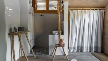 Doppelzimmer, Balkon, Blick auf den Innenhof | Hochwertige Bettwaren, Minibar (mit einigen kostenlosen Artikeln)